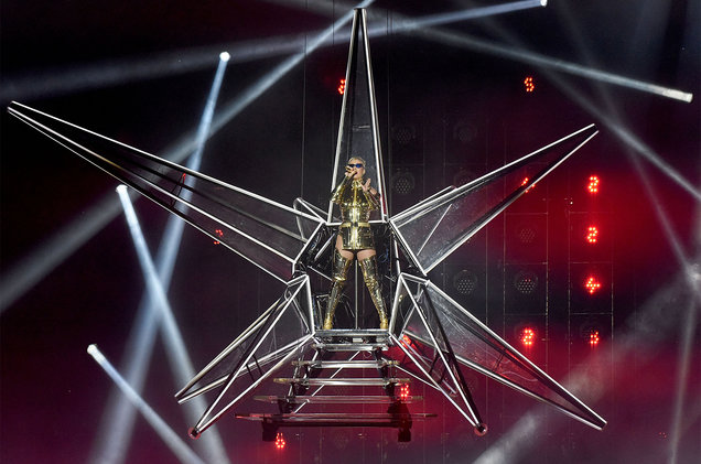 Katy Perry Gets Stuck in the Air While Suspended on Planet Prop